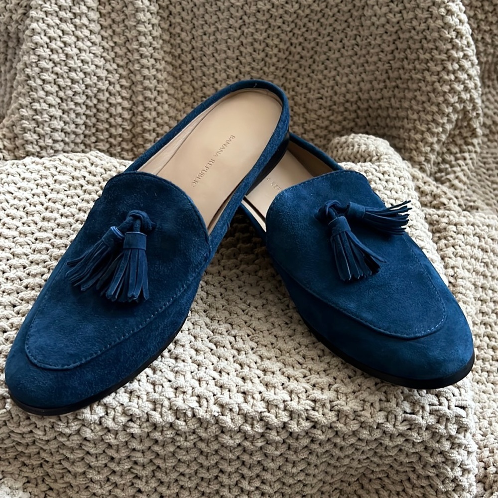 Banana Republic Blue suede tassel Mule excellent used condition!!! 7 1/2